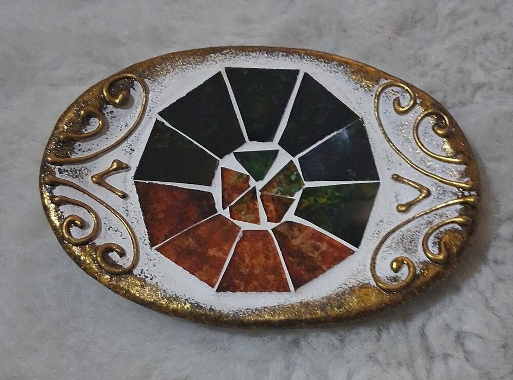 Oval mosaic decorative accent piece